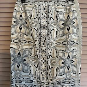 NWT!! Tile Print Pencil Skirt, size 2. White House Black Market.